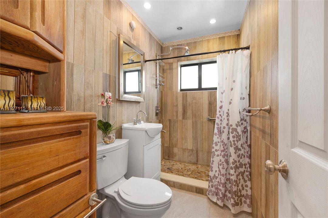 For Sale: $649,000 (3 beds, 2 baths, 1686 Square Feet)