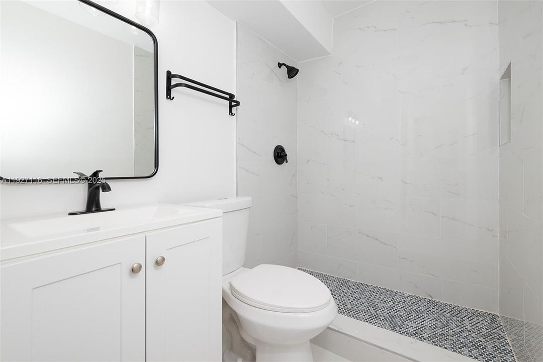 En Venta: $449,900 (5 camas, 3 baños, 1112 Pies cuadrados)