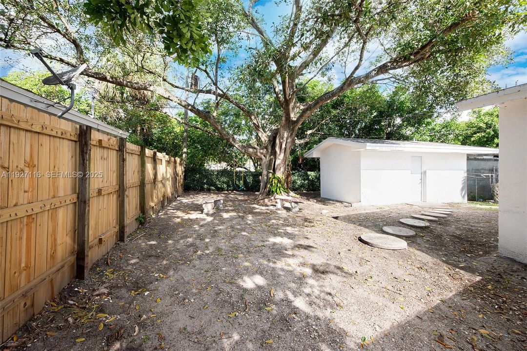 En Venta: $449,900 (5 camas, 3 baños, 1112 Pies cuadrados)