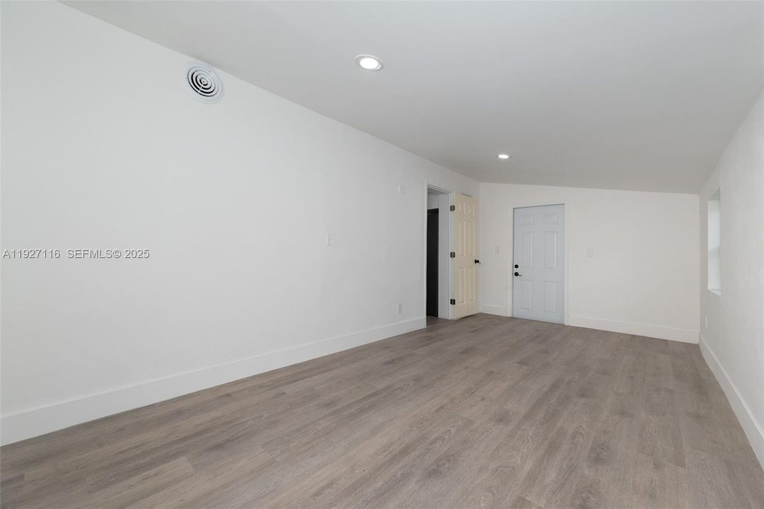 En Venta: $449,900 (5 camas, 3 baños, 1112 Pies cuadrados)