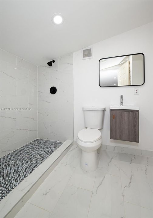 En Venta: $449,900 (5 camas, 3 baños, 1112 Pies cuadrados)