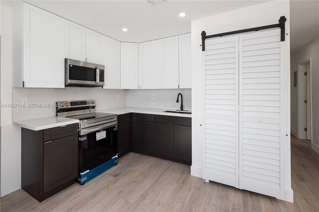 En Venta: $449,900 (5 camas, 3 baños, 1112 Pies cuadrados)