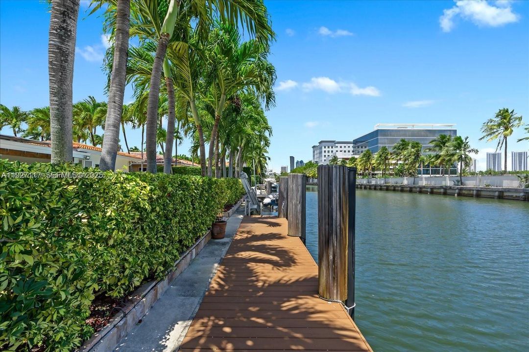 For Sale: $2,879,000 (4 beds, 3 baths, 1964 Square Feet)