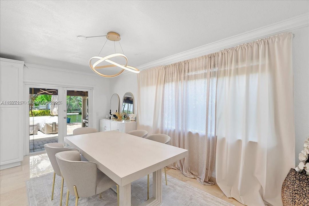 For Sale: $2,879,000 (4 beds, 3 baths, 1964 Square Feet)