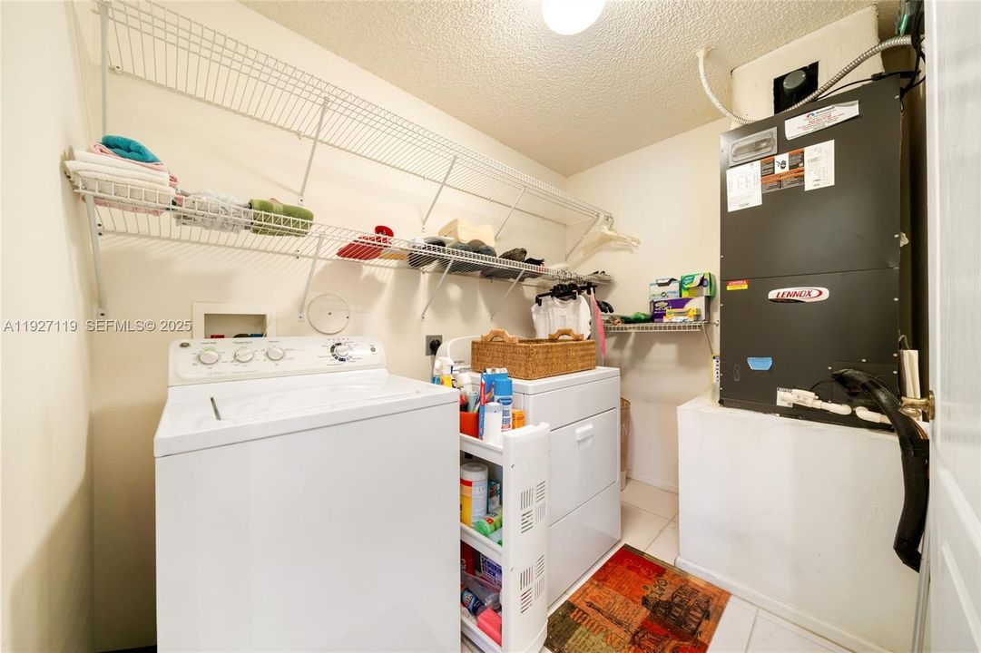 En Venta: $475,000 (3 camas, 2 baños, 1690 Pies cuadrados)