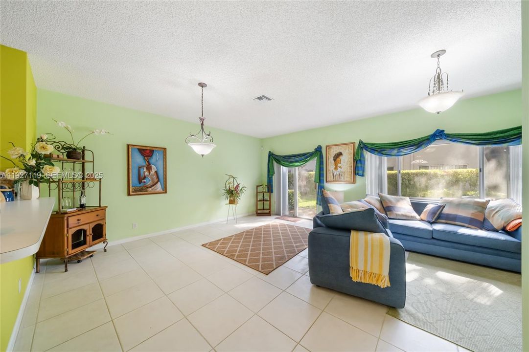 En Venta: $475,000 (3 camas, 2 baños, 1690 Pies cuadrados)