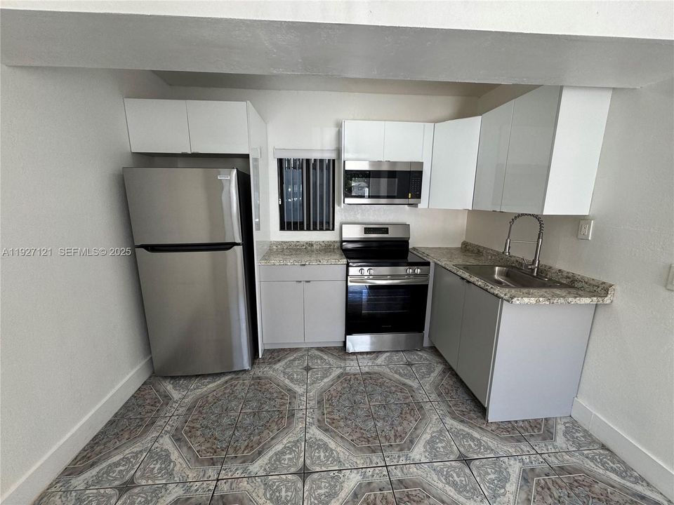 出租: $1,300 (1 贝兹, 1 浴室, 1100 平方英尺)