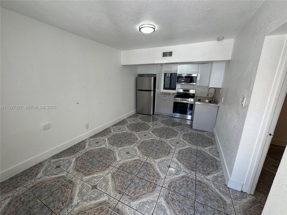 出租: $1,300 (1 贝兹, 1 浴室, 1100 平方英尺)