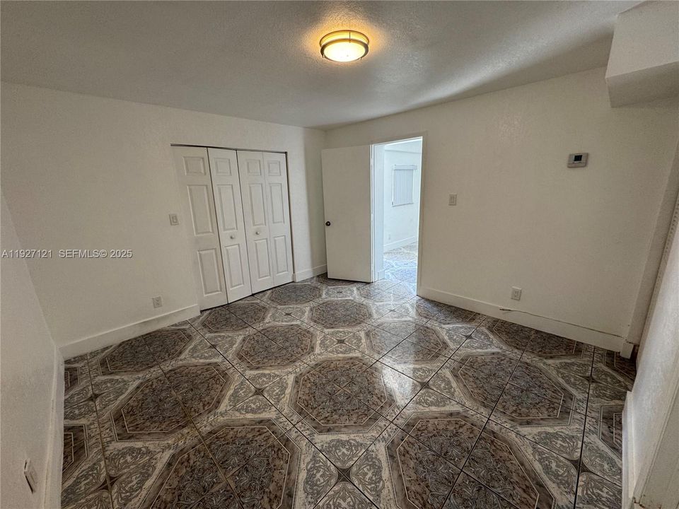 出租: $1,300 (1 贝兹, 1 浴室, 1100 平方英尺)