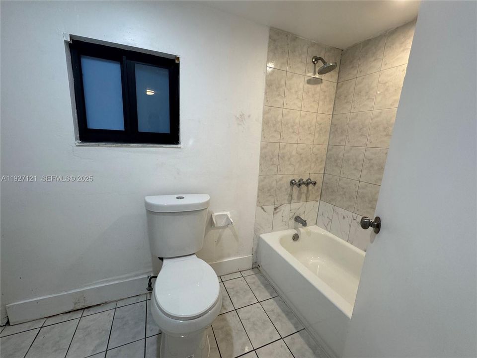 出租: $1,300 (1 贝兹, 1 浴室, 1100 平方英尺)