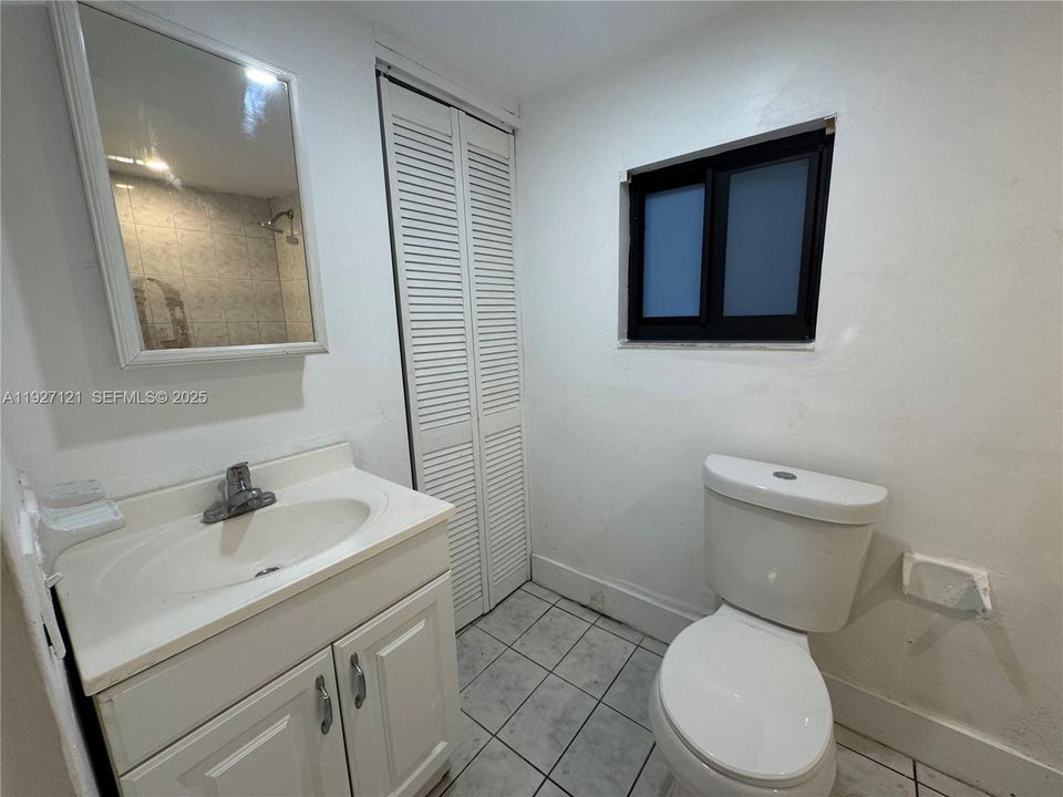 出租: $1,300 (1 贝兹, 1 浴室, 1100 平方英尺)