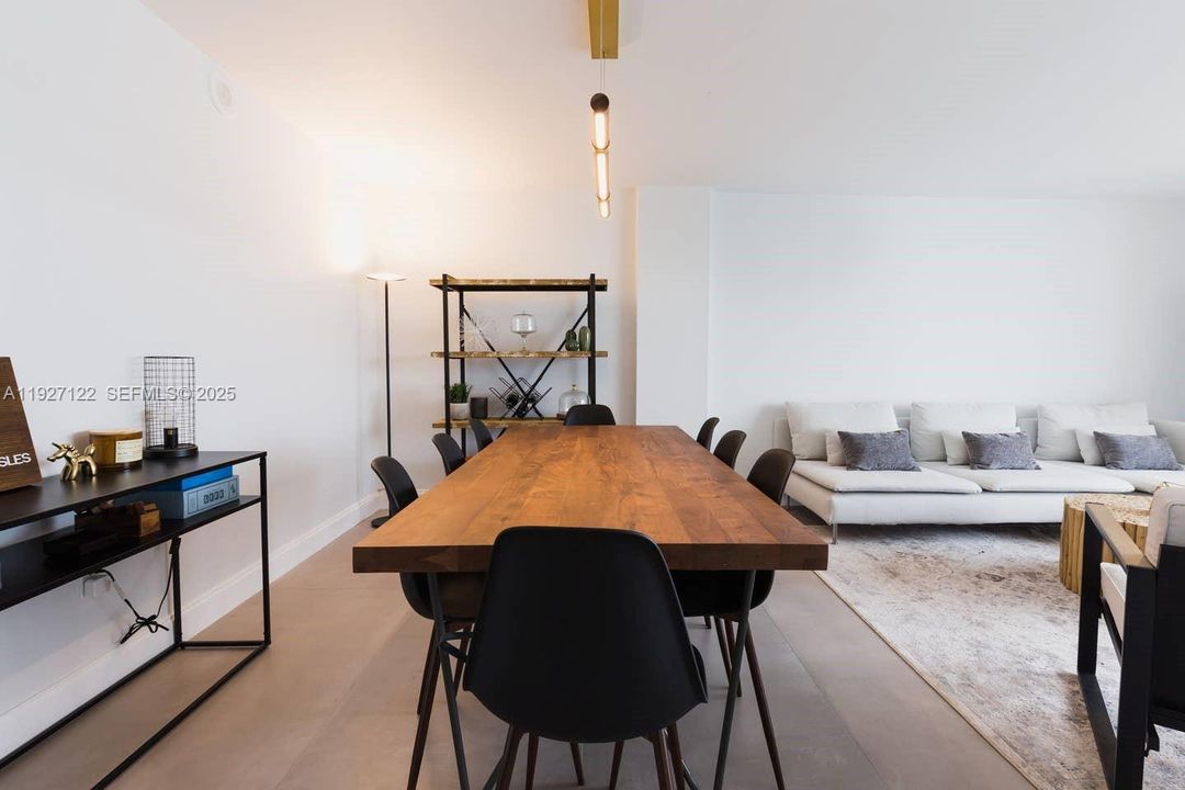 待售: $345,000 (1 贝兹, 1 浴室, 880 平方英尺)