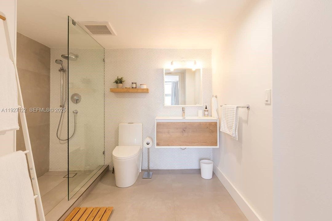 待售: $345,000 (1 贝兹, 1 浴室, 880 平方英尺)