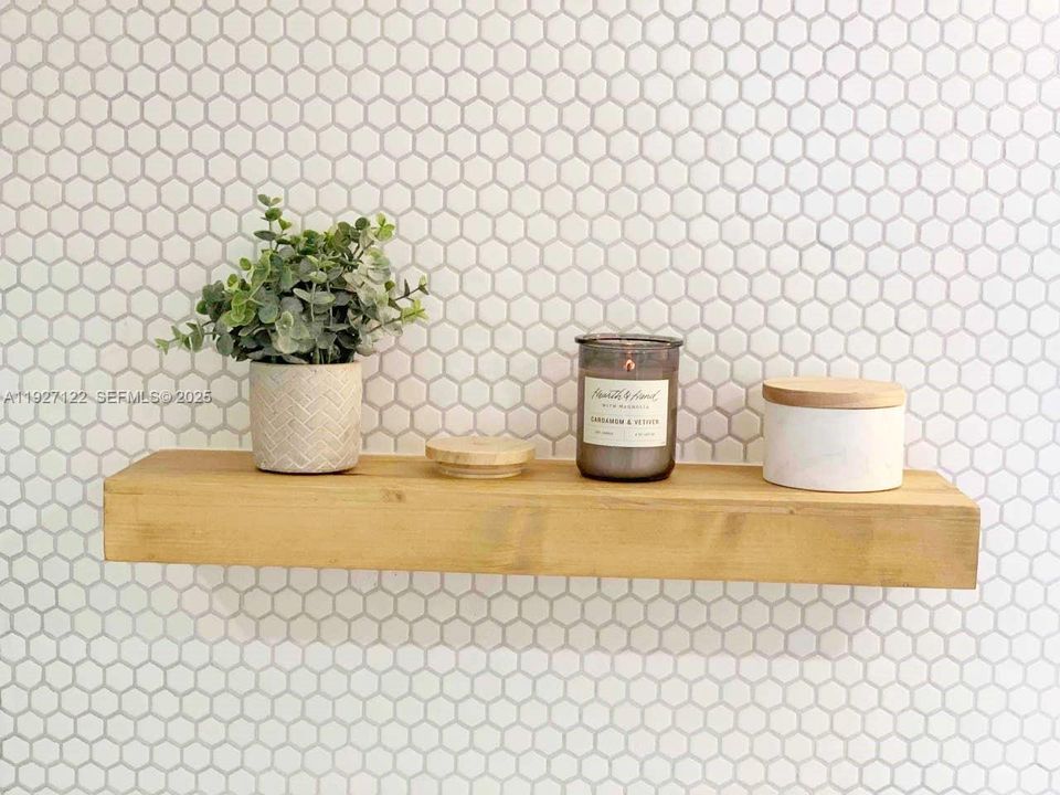 待售: $345,000 (1 贝兹, 1 浴室, 880 平方英尺)