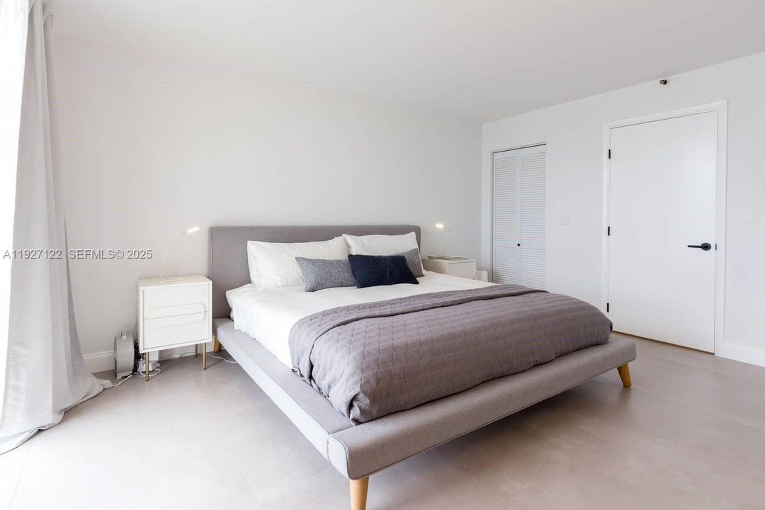 待售: $345,000 (1 贝兹, 1 浴室, 880 平方英尺)