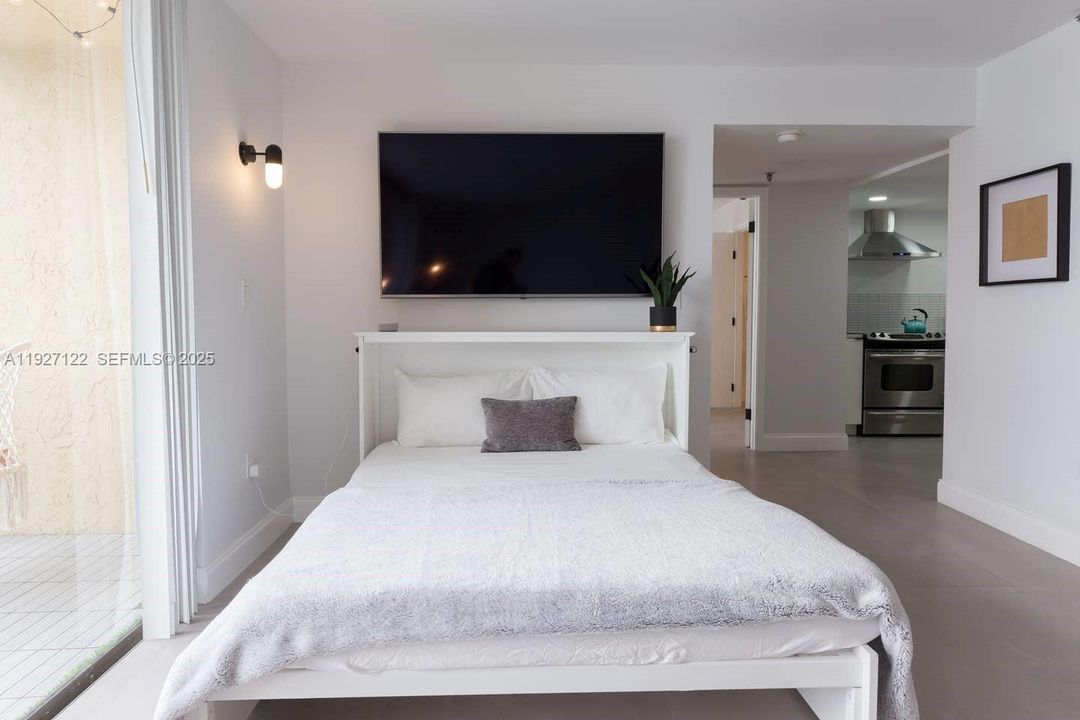 待售: $345,000 (1 贝兹, 1 浴室, 880 平方英尺)