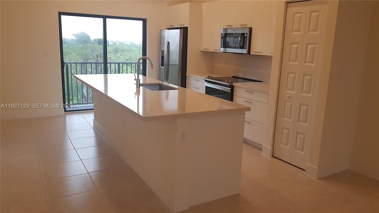 В аренду: $2,800 (2 спален, 2 ванн, 1072 Квадратных фут)