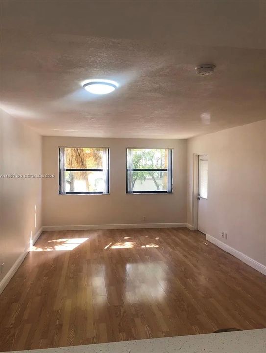For Rent: $2,350 (2 beds, 2 baths, 992 Square Feet)