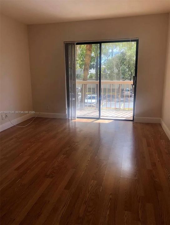 For Rent: $2,350 (2 beds, 2 baths, 992 Square Feet)