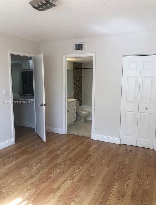 For Rent: $2,350 (2 beds, 2 baths, 992 Square Feet)