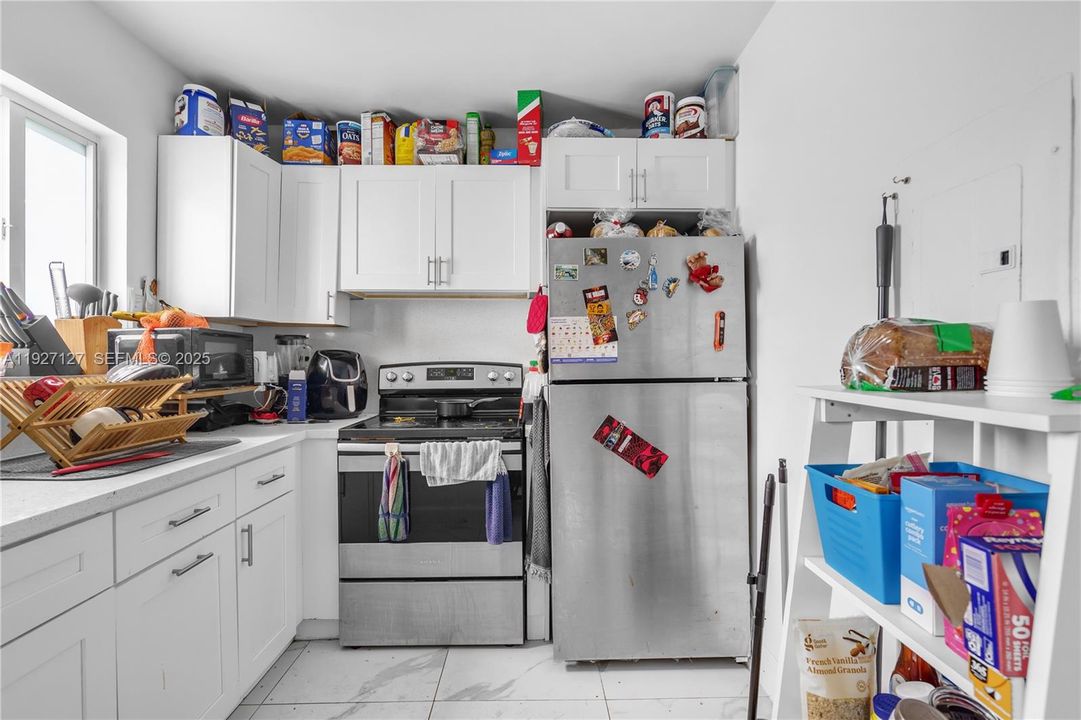 出租: $3,500 (4 贝兹, 2 浴室, 2208 平方英尺)