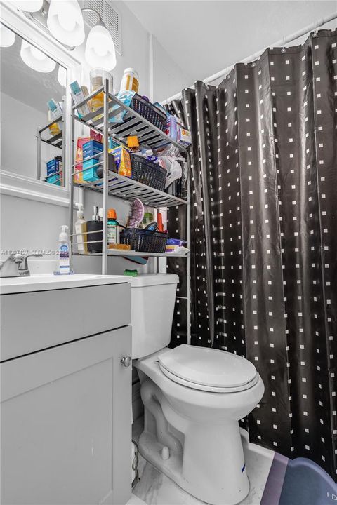 出租: $3,500 (4 贝兹, 2 浴室, 2208 平方英尺)