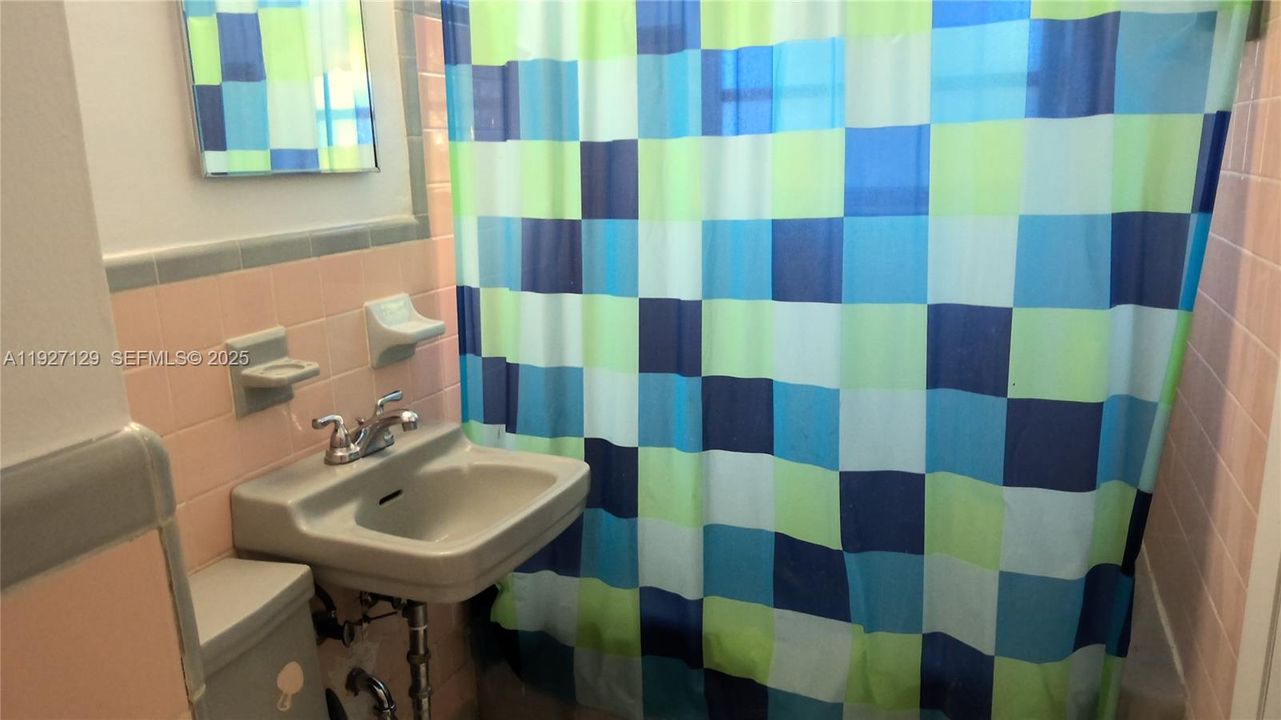 For Rent: $2,900 (3 beds, 2 baths, 1118 Square Feet)