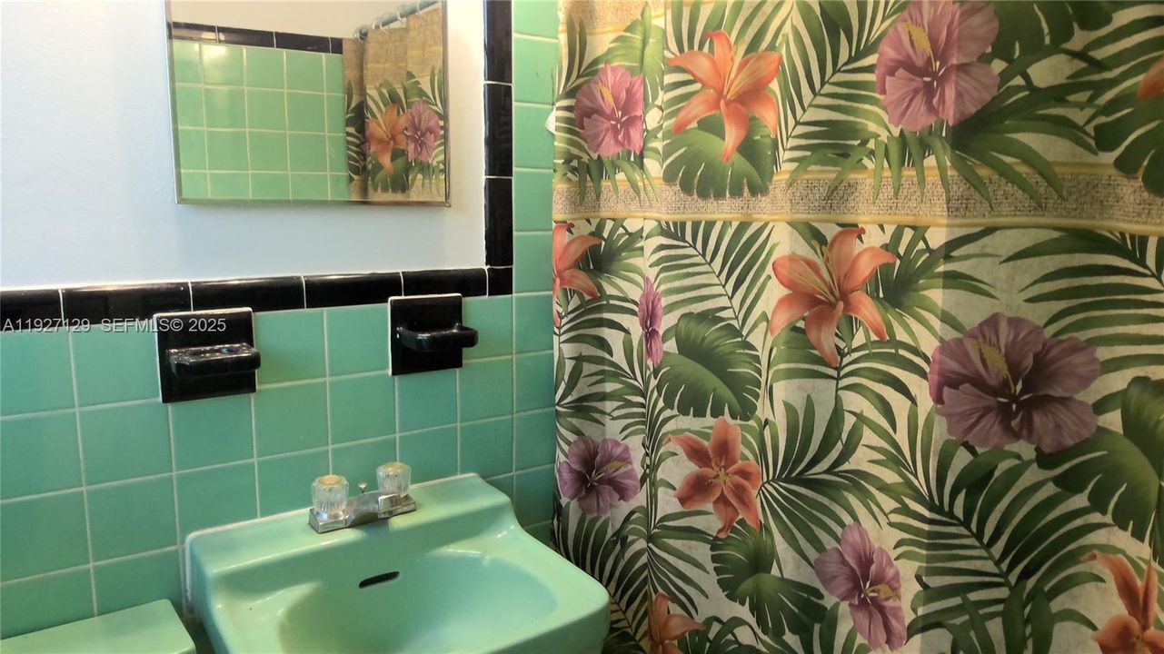 For Rent: $2,900 (3 beds, 2 baths, 1118 Square Feet)