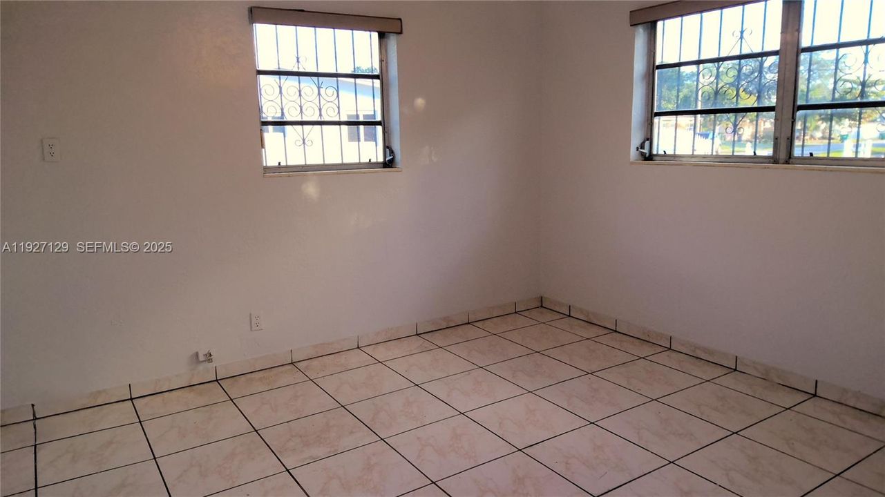 For Rent: $2,900 (3 beds, 2 baths, 1118 Square Feet)