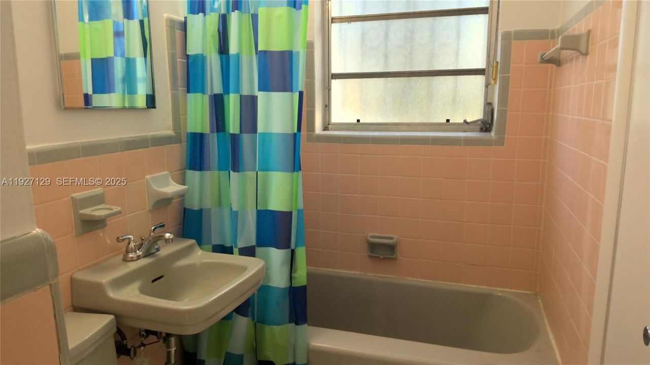 For Rent: $2,900 (3 beds, 2 baths, 1118 Square Feet)