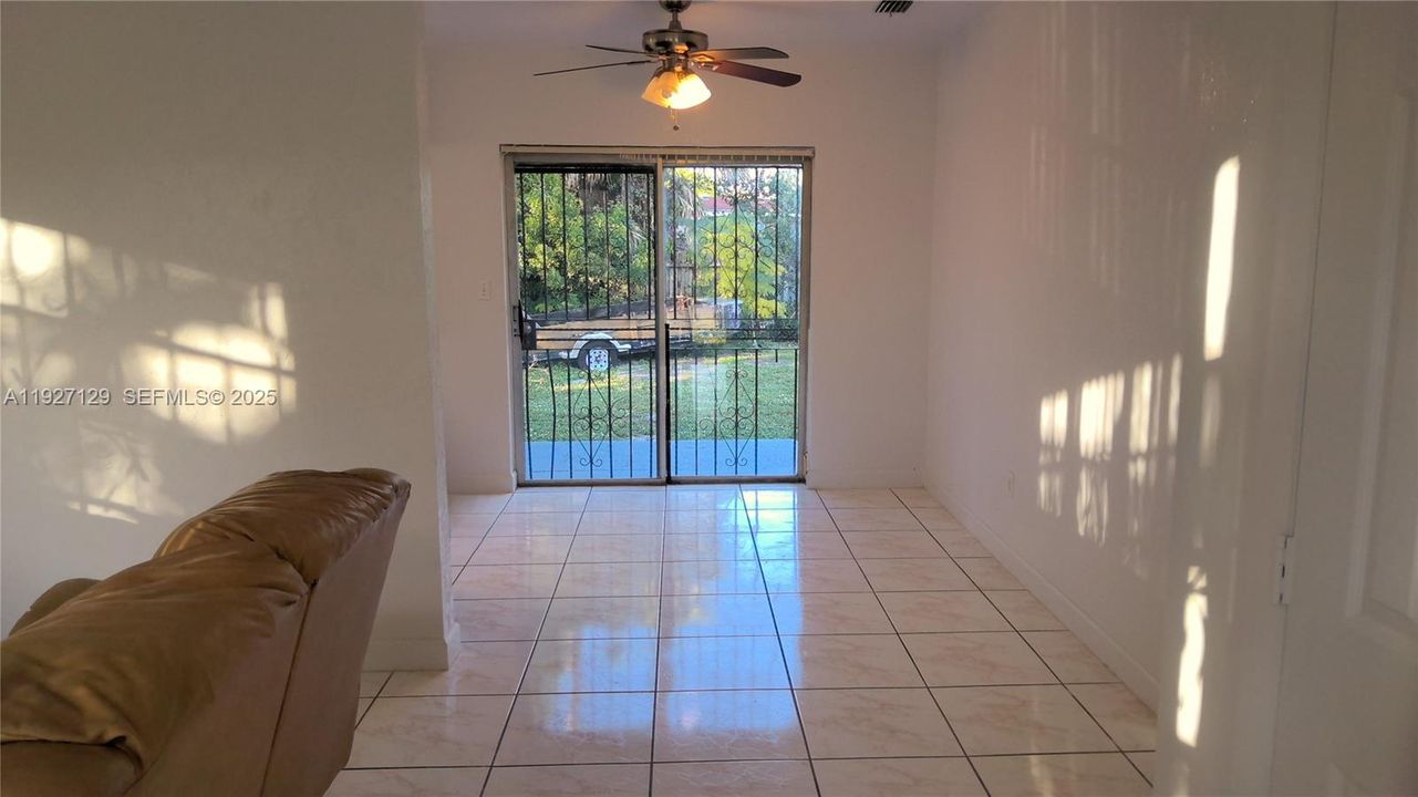 For Rent: $2,900 (3 beds, 2 baths, 1118 Square Feet)