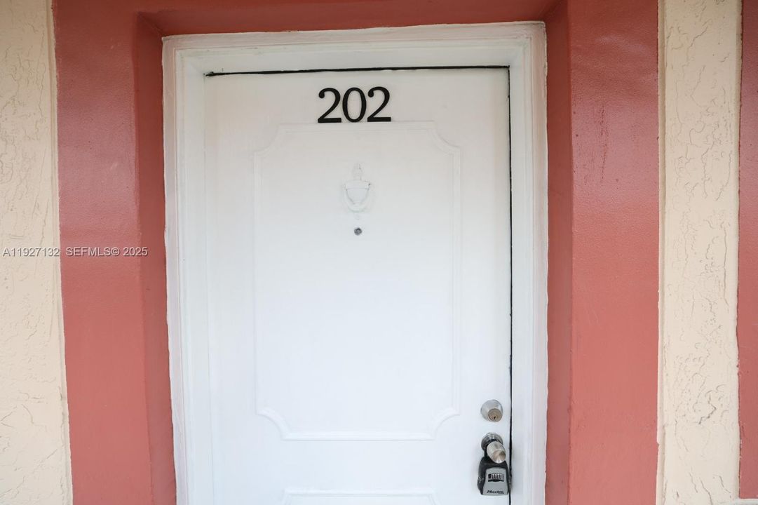 В аренду: $2,025 (2 спален, 1 ванн, 800 Квадратных фут)