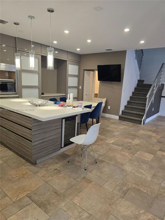 В аренду: $4,990 (3 спален, 2 ванн, 1748 Квадратных фут)