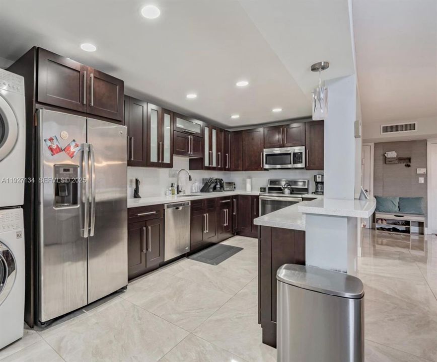 For Rent: $2,500 (3 beds, 3 baths, 1578 Square Feet)