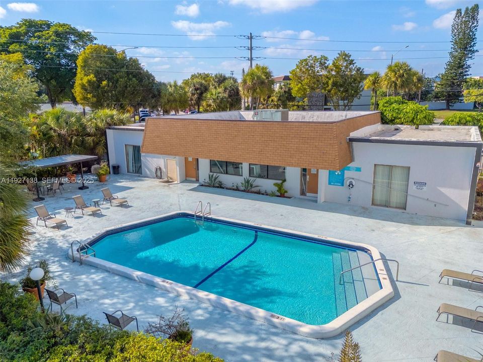 For Rent: $1,600 (1 beds, 1 baths, 720 Square Feet)