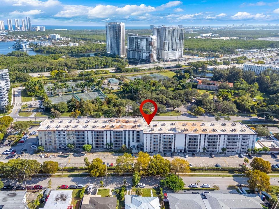 For Rent: $1,600 (1 beds, 1 baths, 720 Square Feet)