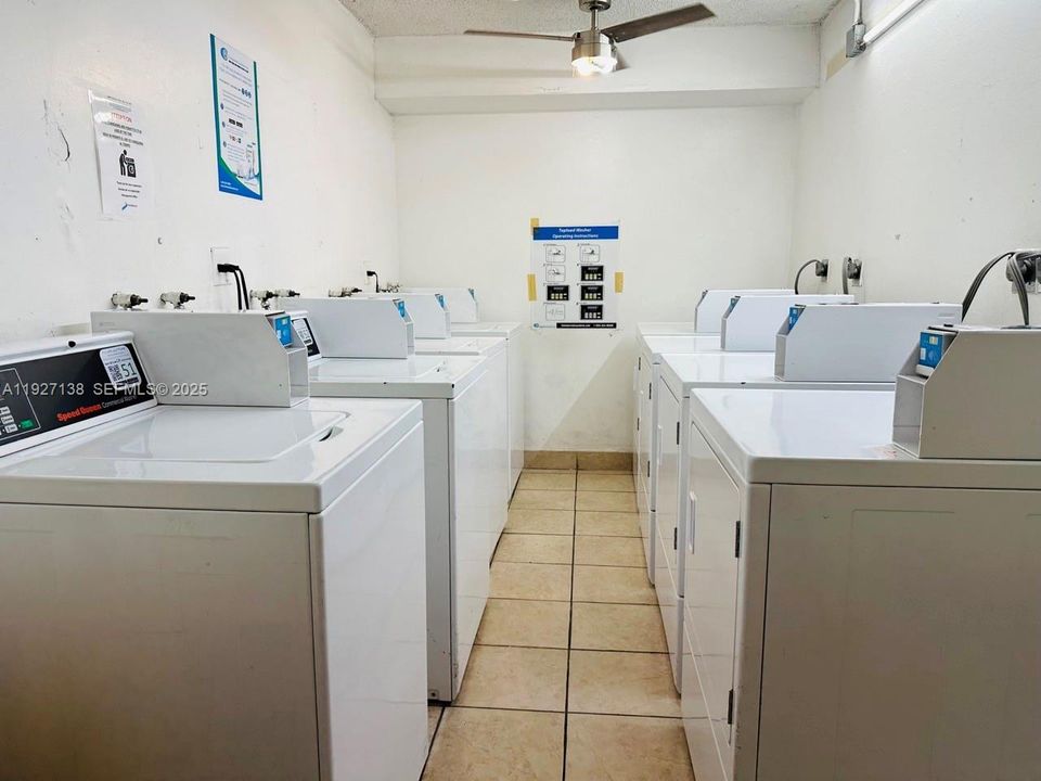 For Rent: $1,600 (1 beds, 1 baths, 720 Square Feet)