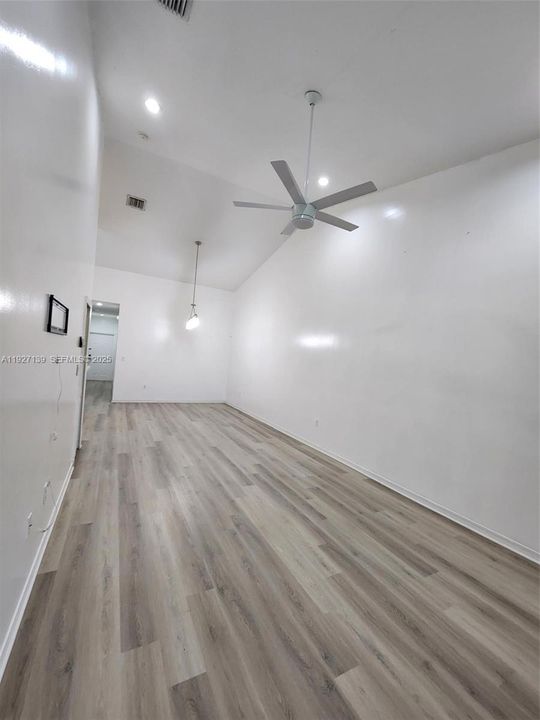 For Rent: $2,250 (2 beds, 2 baths, 1057 Square Feet)