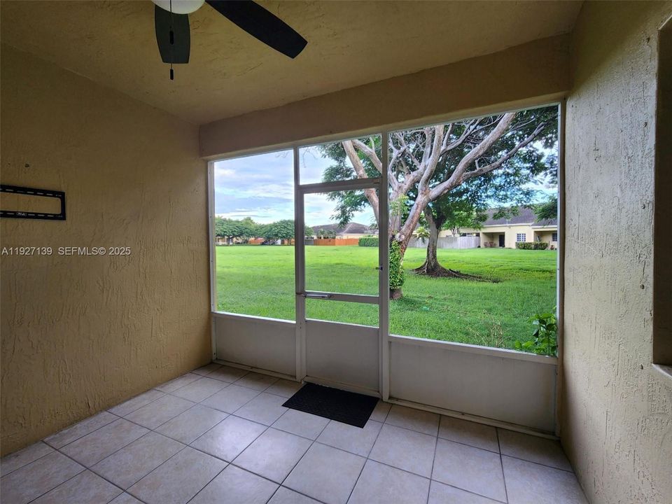 For Rent: $2,250 (2 beds, 2 baths, 1057 Square Feet)