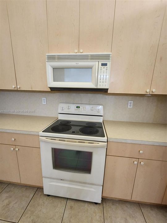 For Rent: $2,250 (2 beds, 2 baths, 1057 Square Feet)