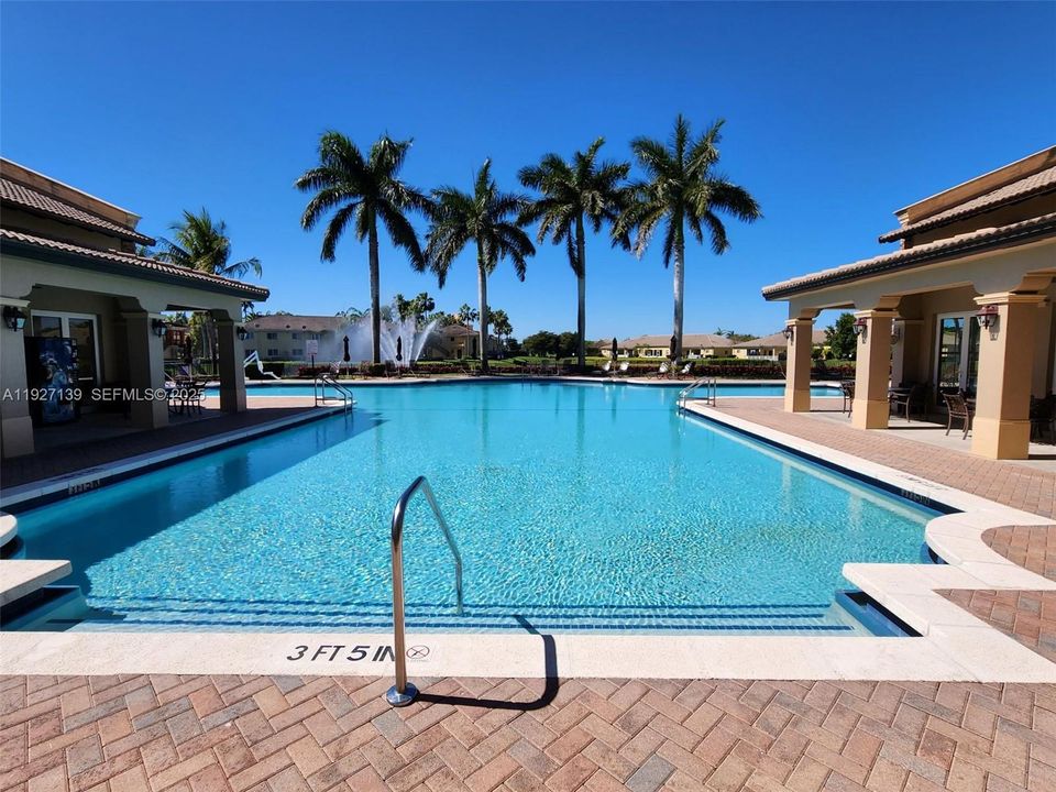 For Rent: $2,250 (2 beds, 2 baths, 1057 Square Feet)