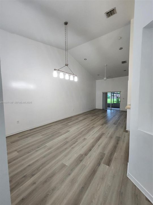 For Rent: $2,250 (2 beds, 2 baths, 1057 Square Feet)