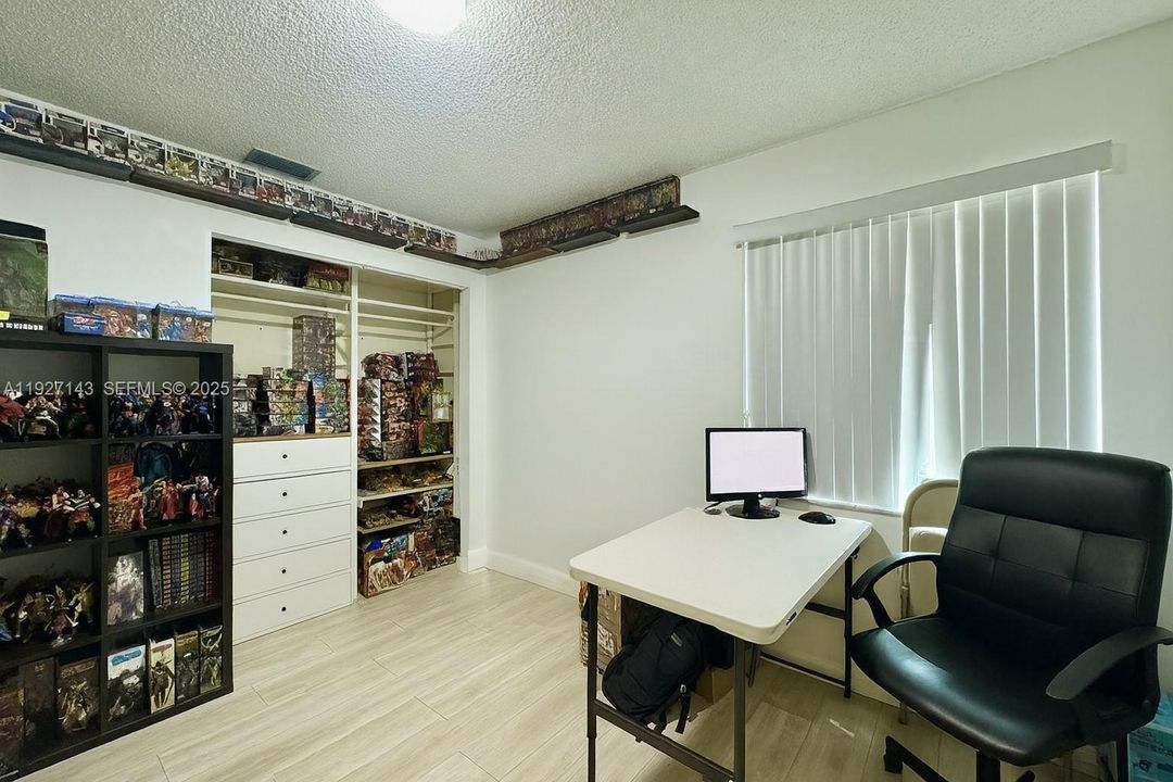 En Venta: $665,000 (4 camas, 2 baños, 1799 Pies cuadrados)