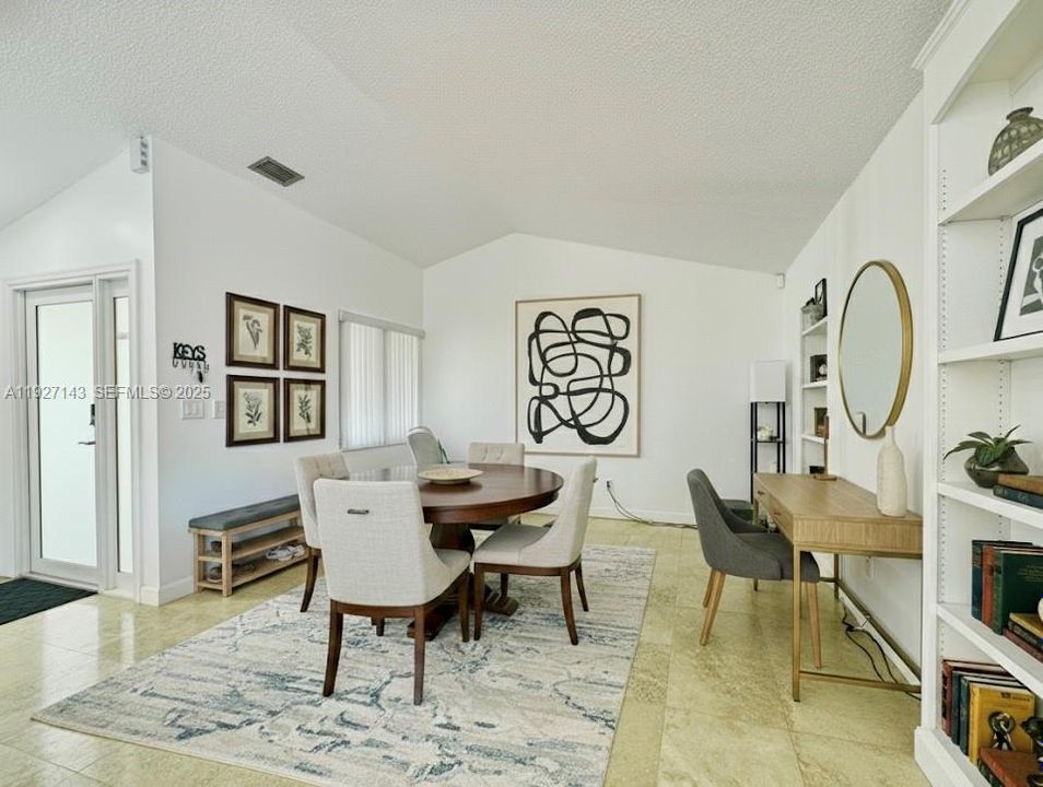 En Venta: $665,000 (4 camas, 2 baños, 1799 Pies cuadrados)