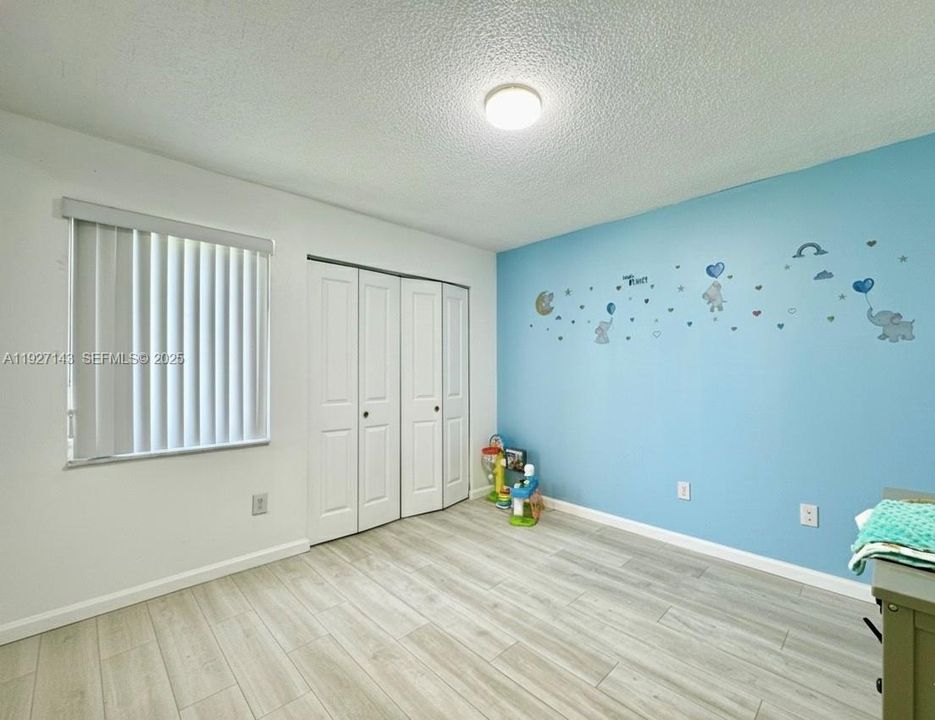 En Venta: $665,000 (4 camas, 2 baños, 1799 Pies cuadrados)