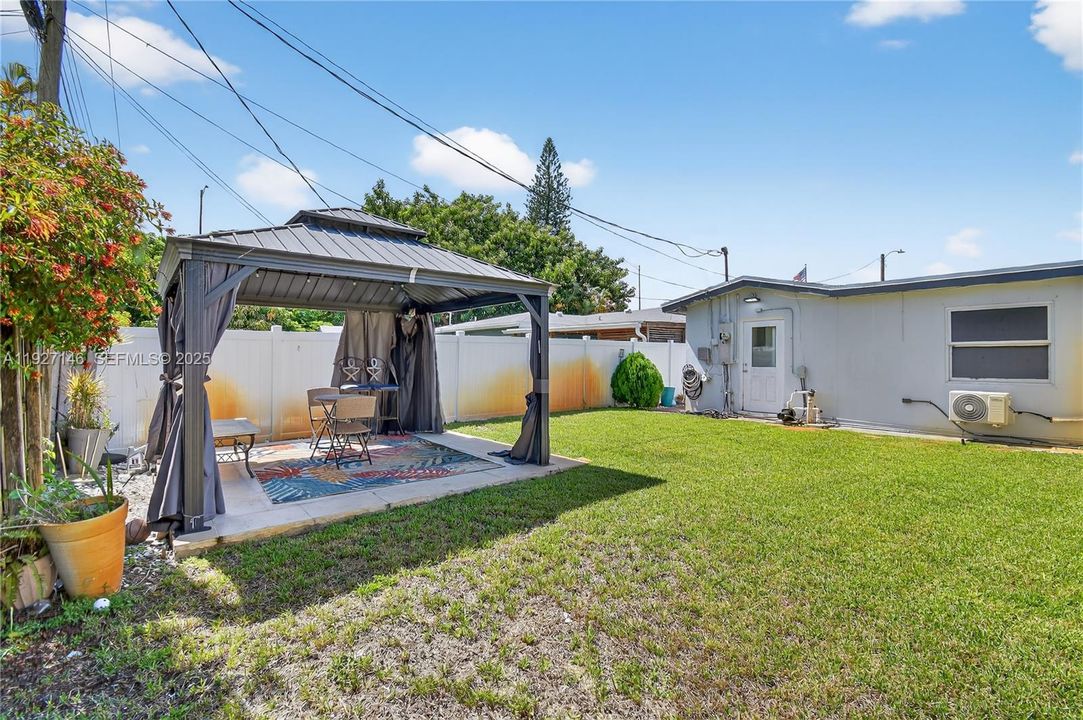 В аренду: $3,100 (3 спален, 2 ванн, 1263 Квадратных фут)