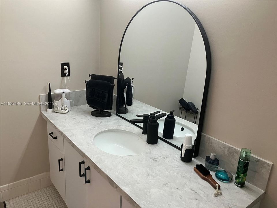 En Venta: $261,000 (1 camas, 2 baños, 1068 Pies cuadrados)