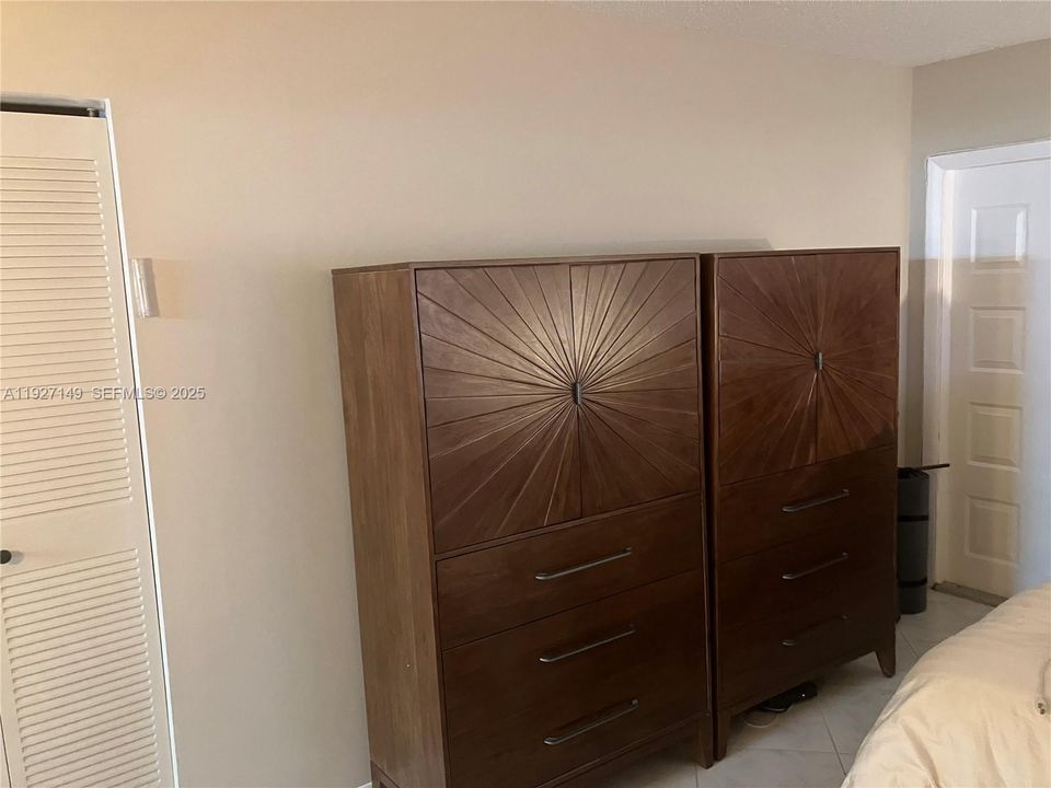 En Venta: $261,000 (1 camas, 2 baños, 1068 Pies cuadrados)