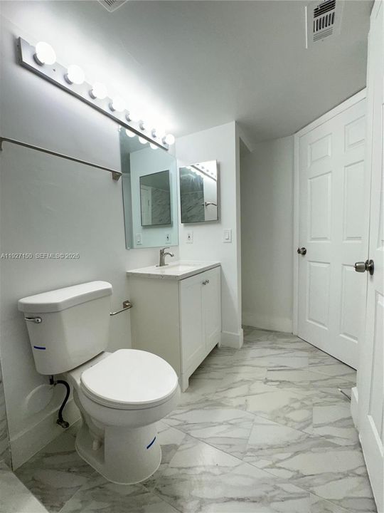 На продажу: $265,000 (2 спален, 2 ванн, 1044 Квадратных фут)