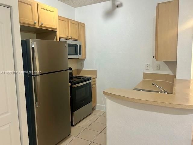 For Rent: $2,100 (1 beds, 1 baths, 522 Square Feet)